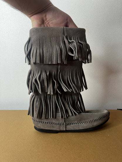 BOTA MINNETONKA GRIS N38