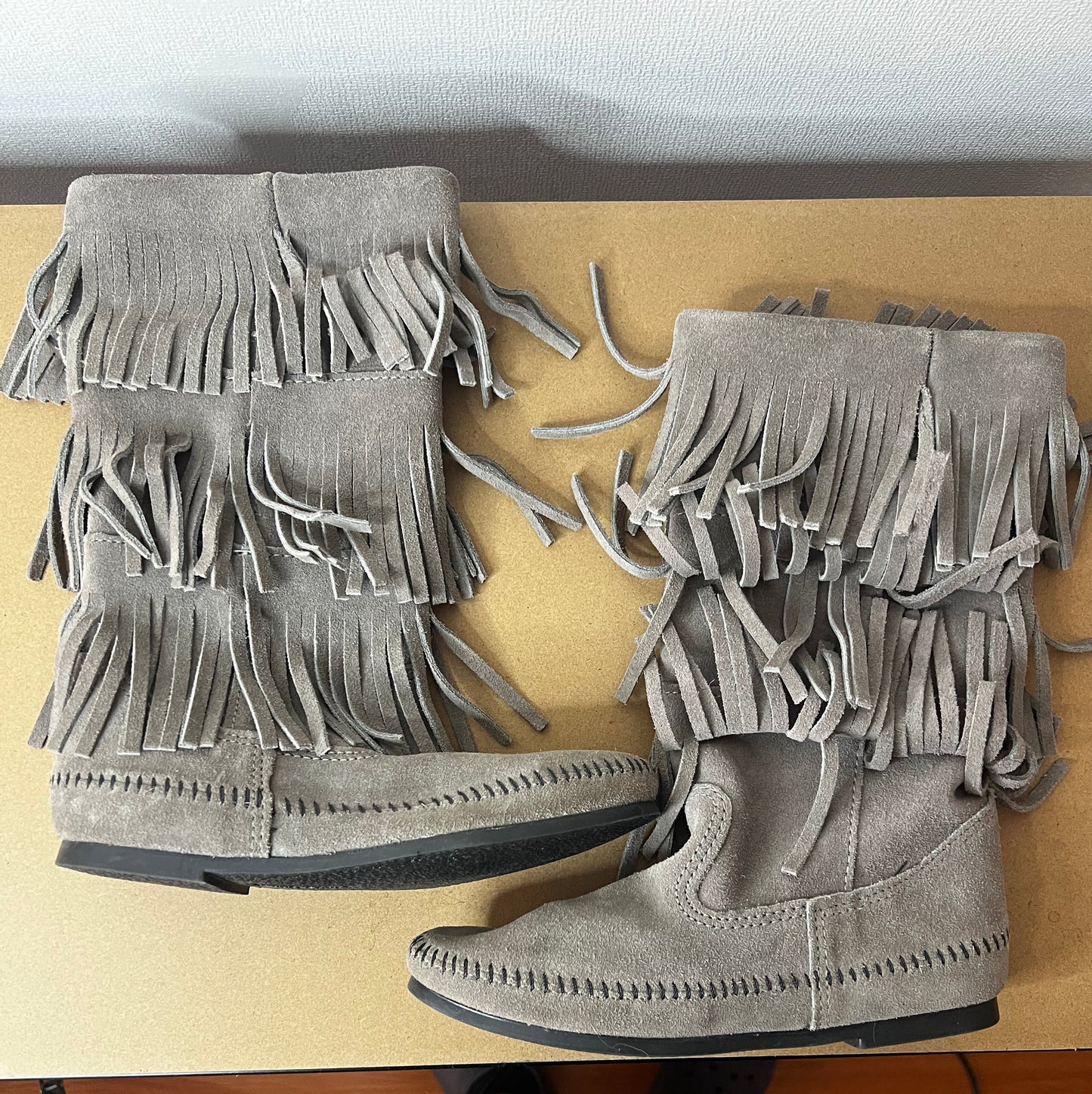 BOTA MINNETONKA GRIS N38