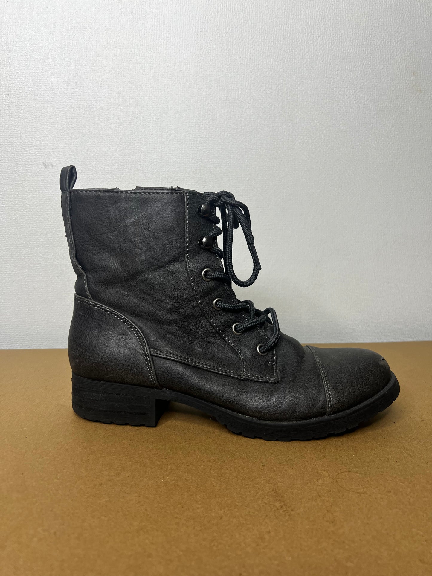 BOTIN AMERICAN EAGLE GRIS GRAFITO N37